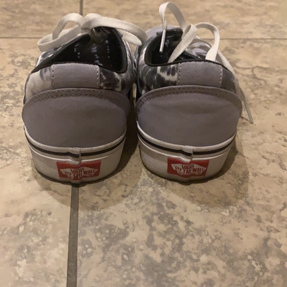 TIDYE VANS - Picture 2 of 4